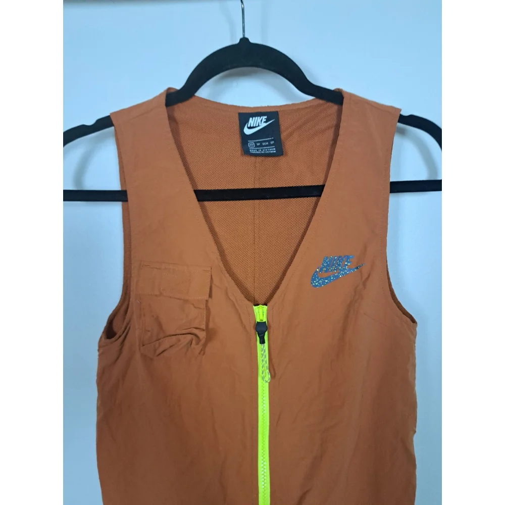 Nike Sportswear Romper Shorts Women Size X-Small Orange‎ Icon Clash